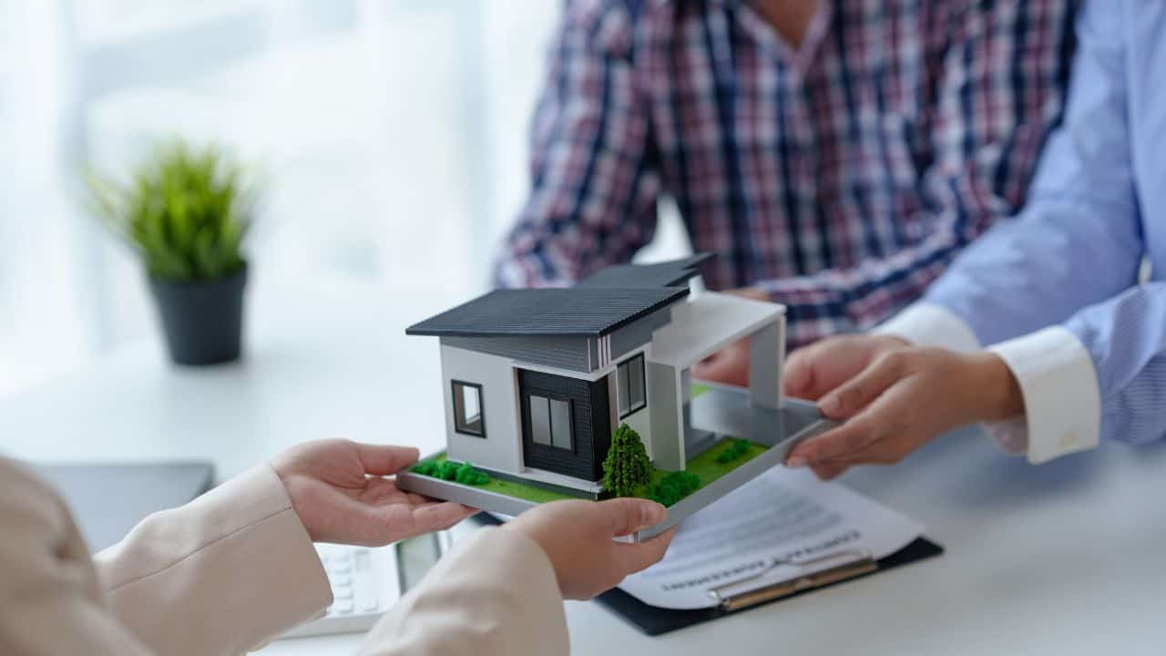 Fixed vs Floating Mortgage Rates in Qatar: A Complete Guide for Expats